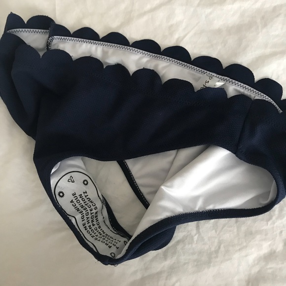 Bikini - Picture 2 of 3